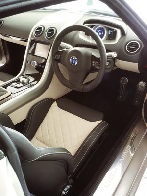 Lightning GT '08 interior.jpg