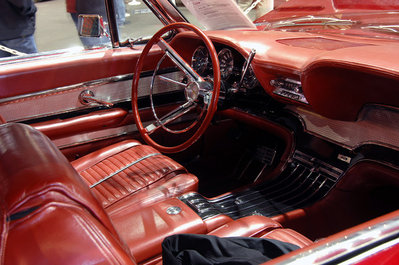 Ford Thunderbird Italien Fastback '63 interior.jpg