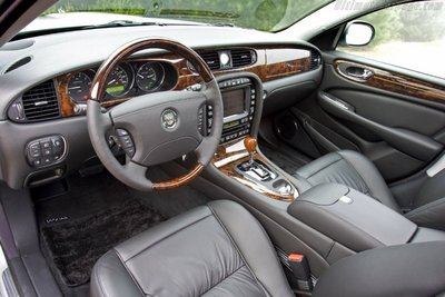 Jaguar XJ Super V8 '04 interior.jpg
