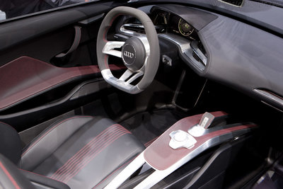 Audi e-tron Spyder '10 interior.jpg