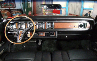 Lincoln Continental Mark III '70 interior.jpg