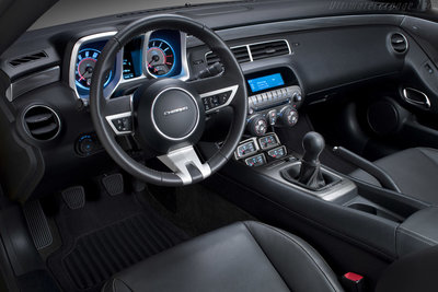 Chevrolet Camaro SS '09 interior.jpg