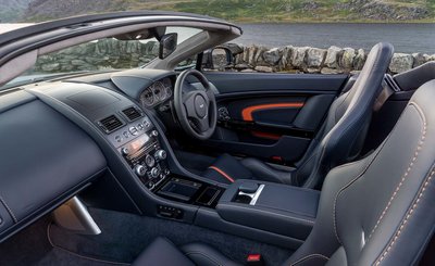 Aston Martin V12 Vantage S Roadster '14 interior.jpg