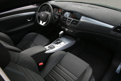 Renault Laguna Coupe 3.0GT '09 interior.jpg