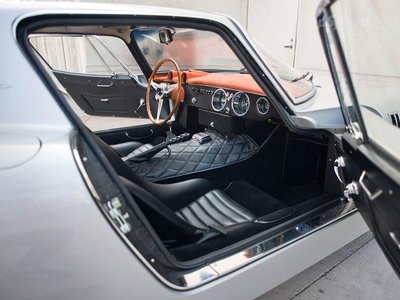Bizzarrini 5300 GT Strada Alloy '65 interior.jpg