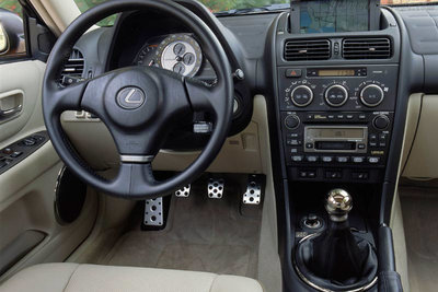 Lexus IS 300 '03 interior.jpg