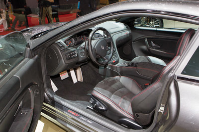 Maserati GranTurismo MC Stradale '13 interior.jpg