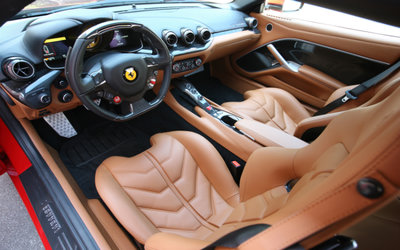 Ferrari LaFerrari '13 interior.jpg