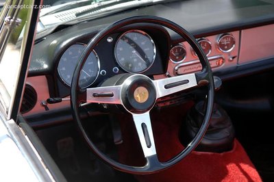 Alfa Romeo Spider 1600 Duetto '66 interior.jpg