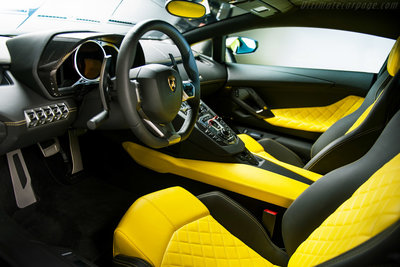 Lamborghini Aventador LP720-4 50° Anniversario '13 interior.jpg