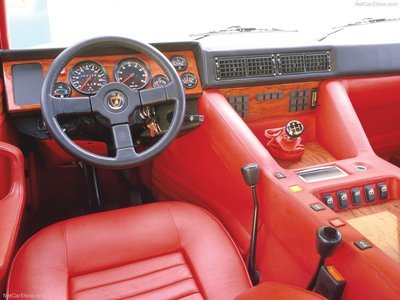 Lamborghini LM002 '86 interior.jpg