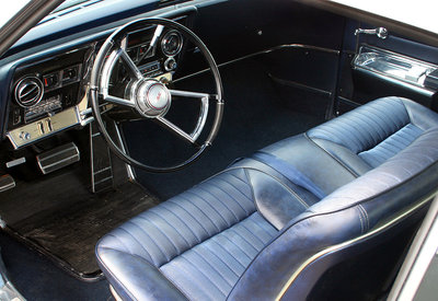 Oldsmobile Toronado '66 interior.jpg